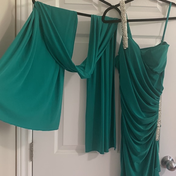 Long Dress, one shoulder Green and white silver. Size xs prom or for wedding - Picture 6 of 6